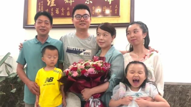 小姐姐|田静晒聚餐画面，田妈对女婿特殊照顾被指偏心，姚威的回答有深意