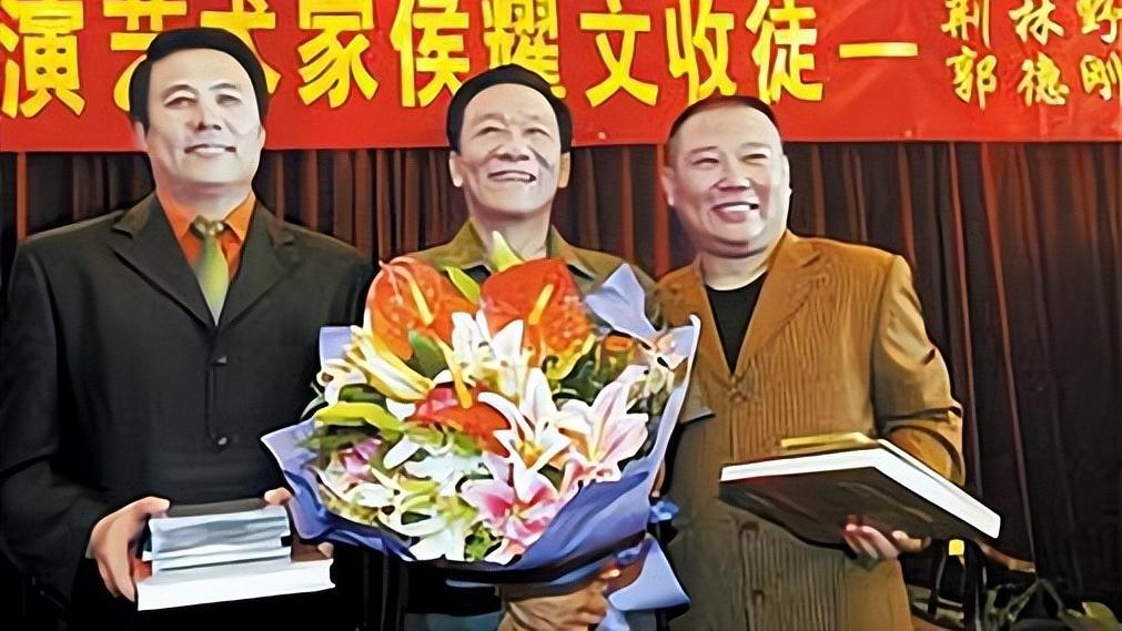 相声|侯耀文徒弟荆林野强势回归，称愿意助演德云社，首谈师父两大遗愿