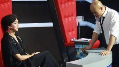 乐嘉|强吻谢娜、暗讽金星，节目中耍酒疯，乐嘉如何把一副好牌打得稀烂