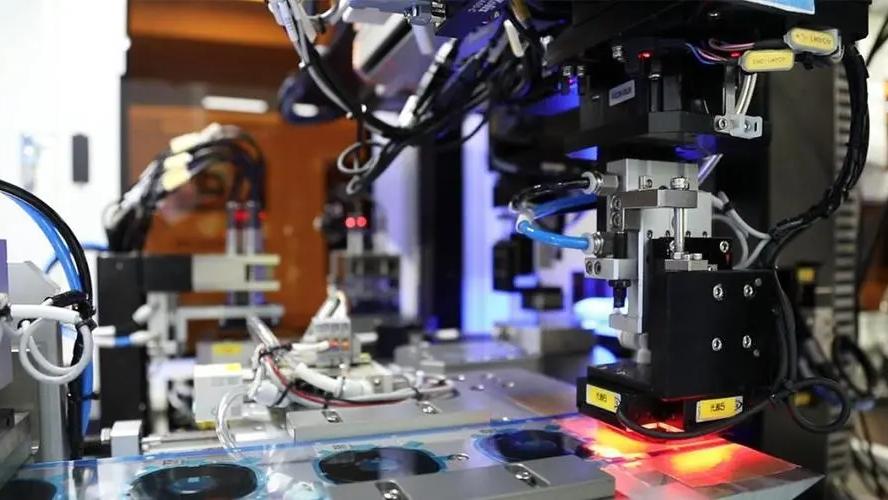 领益智造|广东制造业隐形巨头：站在苹果公司身后，靠卖零件年入超300亿元