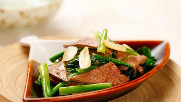 补血大餐菠菜炒猪肝，制作方法简单，重要的是猪肝的腌制