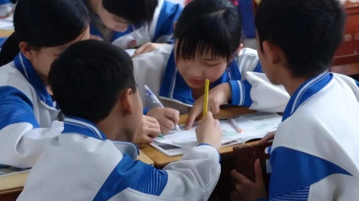 “新型攀比”在初中生之间蔓延，学生互相较劲，家长却还不知情