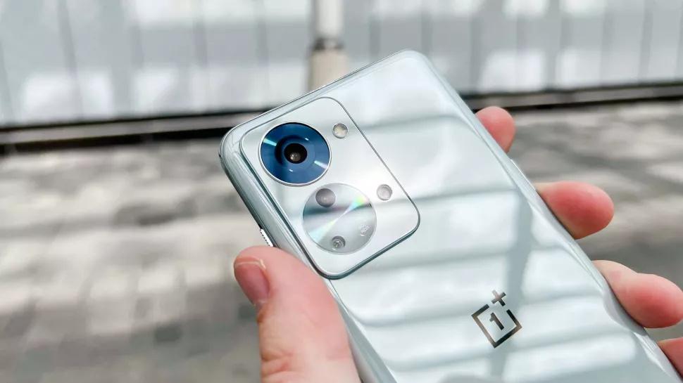 相机|OnePlus Nord 2T外观很新颖，80W快速充电，性价比很高