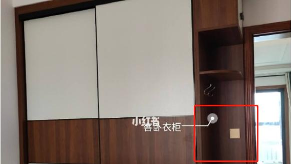 卧室门口有开关，定制衣柜怎么避开？