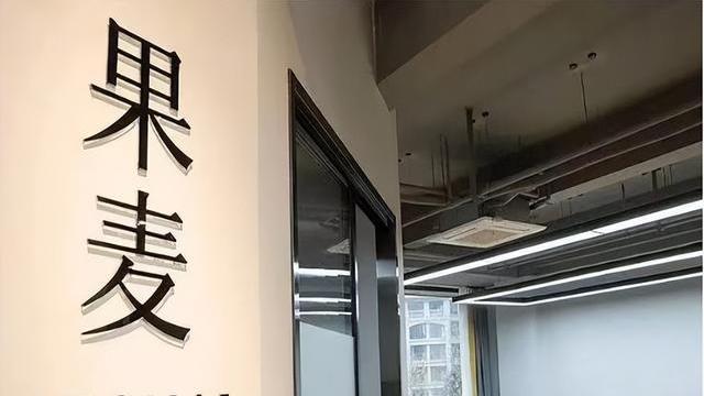 路金波|河南平顶山穷小子路金波，白手起家，娶女明星，如今身价超10亿