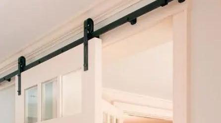 新房装修别再装推拉门了，现在流行谷仓门，既上档次又节省空间