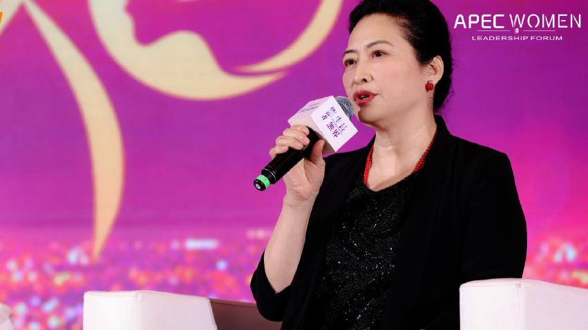 许娣|国家一级演员许娣：与初恋老公恩爱40年生一子，拍戏挣的钱全给他