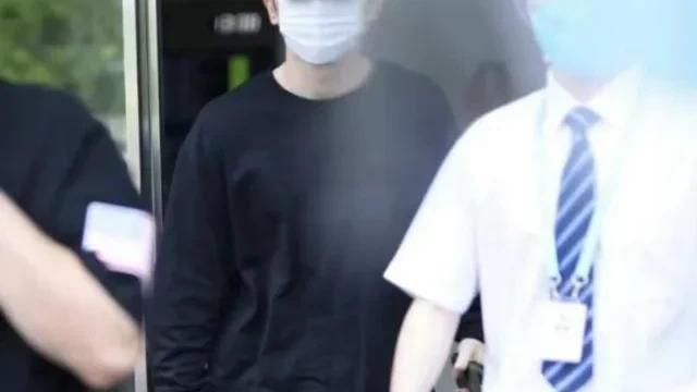 邓伦|邓伦偷逃税后首次现身，难掩心情低落，网友：早知今日何必当初