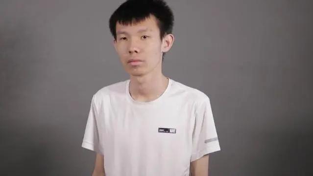 虎牙|“虎牙大表哥”也难以抵挡，张嘉文连麦沫子瞬间便纯情少男