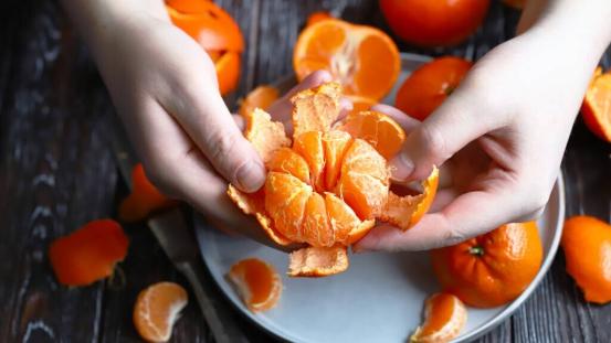 吃完橘子皮别丢，教你祖传妙招，一年能省下好几百块，家家都要用