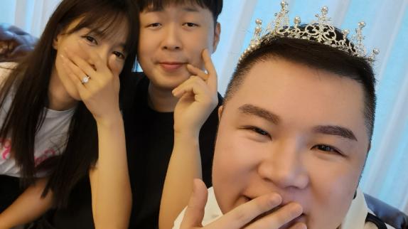 花絮|杜海涛求婚现场曝光，玫瑰花配彩色气球，沈梦辰手指上钻戒抢镜