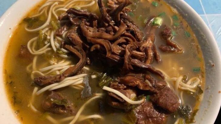 南京|南京江宁这家面馆，远离市区，一碗肚丝大肠面27块钱，半碗肉