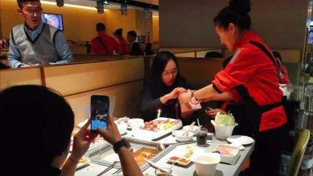草莓|为什么现在很多餐厅都开始抵制探店主播了？