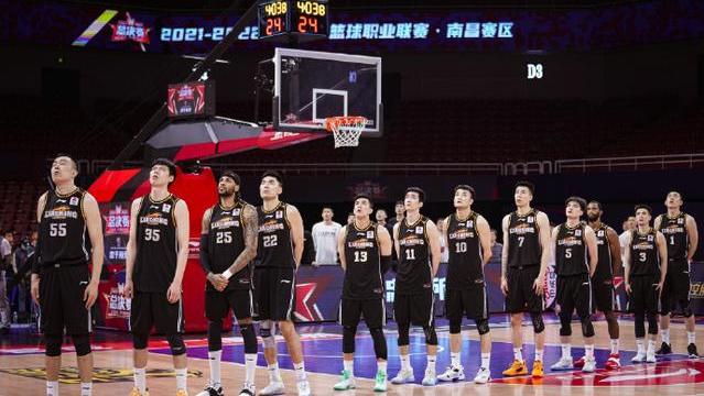 唐斯|刚夺冠就暗示离队？2米18内线耐人寻味，季后赛多场被杨鸣弃用