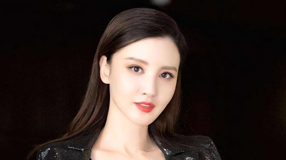 欧阳娜娜|过气女明星窘况：街头卖唱、破产、卑微求工作，风光不再