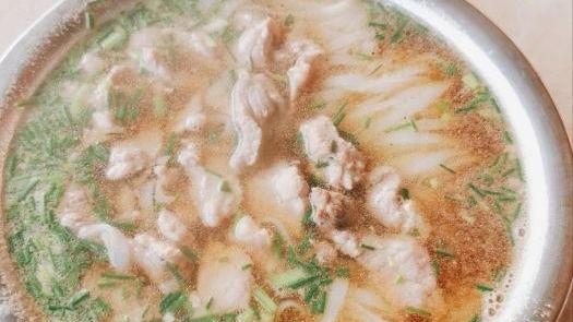 米粉|广西一男子出门吃米粉，被老板娘怒骂，评论区却一边倒：心疼店家