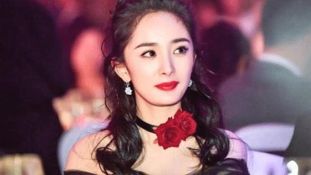 杨幂|都知道杨幂有个“杨臭脚”的绰号，你知道它是怎么来的吗？