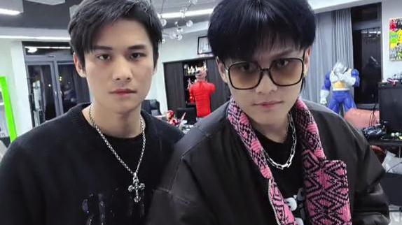 |网红“小杨哥”复播陷争议，请性感模特玩擦边，对方1分钟涨粉5万