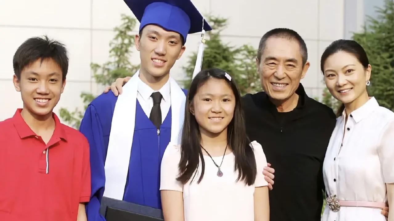 陈婷|张艺谋妻子陈婷发文为儿子庆贺，网友却咄咄逼人，一直在质疑