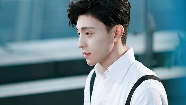 邓伦|邓伦重蹈薇娅覆辙，被全网封杀！个性签名被官媒贴上可笑标签