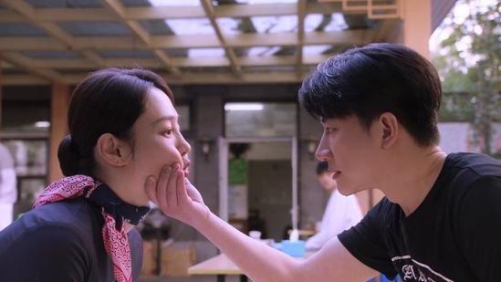 东方卫视|《欢迎光临》接档《请叫我总监》后，东方卫视收视率已掉到0.37