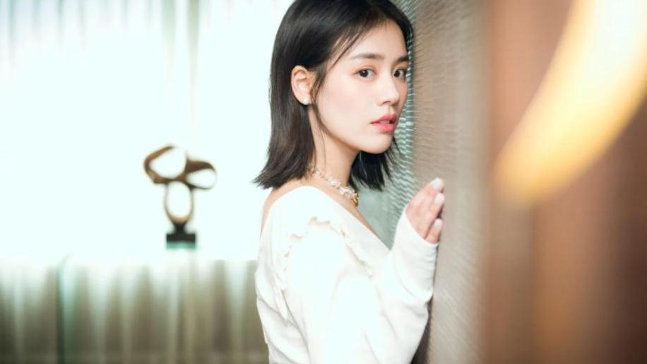 马思纯|成功甩肉！34岁的马思纯最近一张脸瘦的像个网红，她马上就要复出了吗？