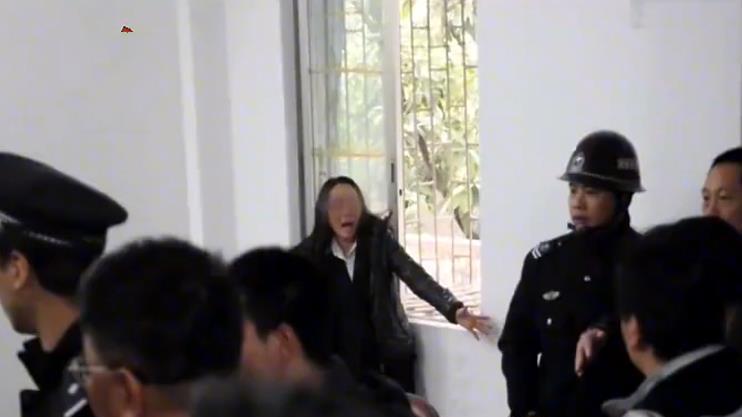 2013年，广东老师丢了2000块，10岁小女孩被冤枉后跳楼，结果怎样