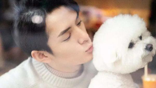 李佳琦|网曝李佳琦和女助理同居！二人同吃同住疑恋情曝光，本人现身解释