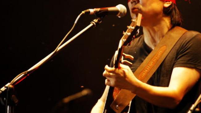 |三位唱功“一般”却地位极高的宗师级歌手，港、台、内地各占一位