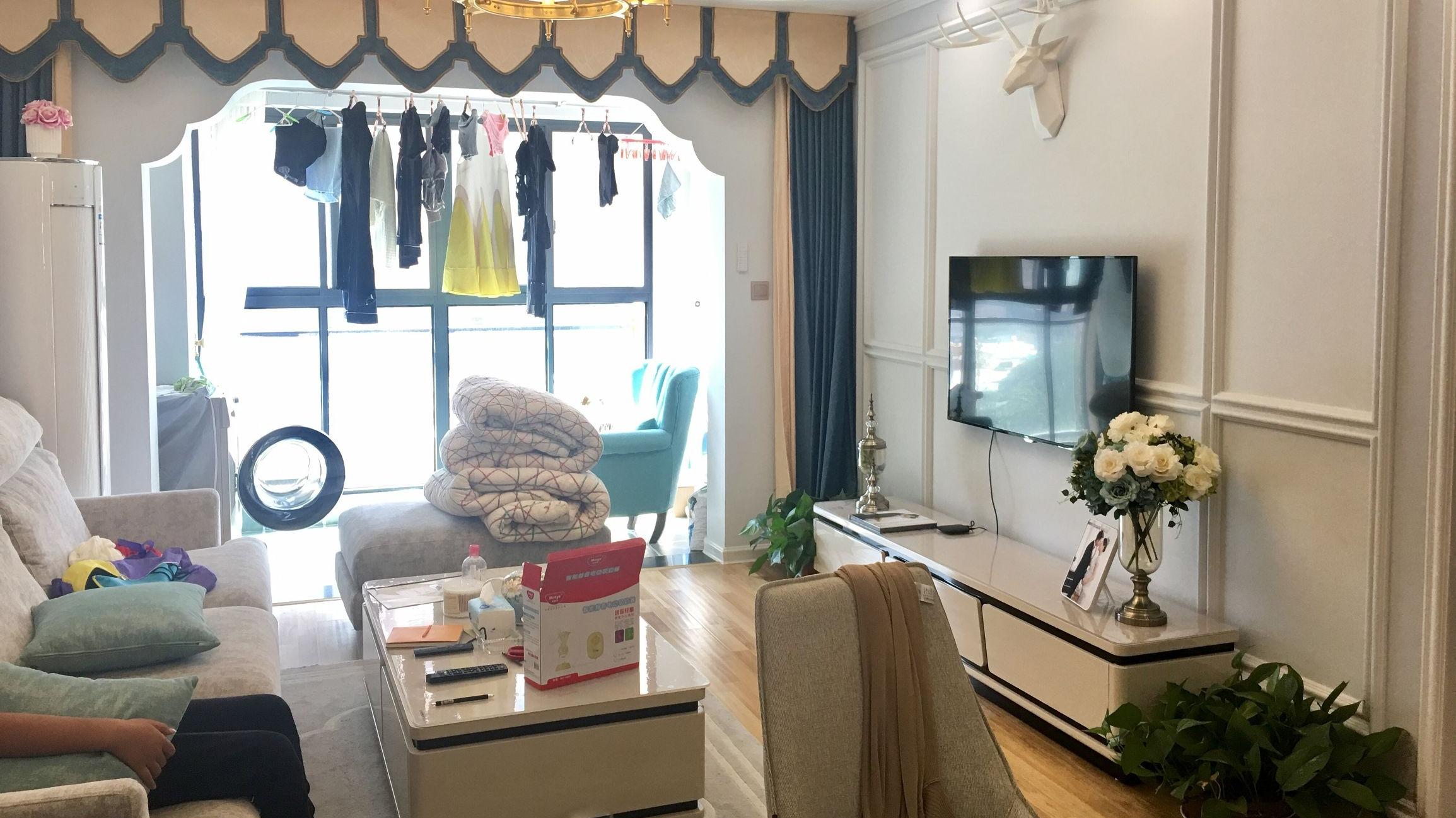 参观亲戚家新房，还是第一次见入户过道挂窗帘的，给大家晒晒！