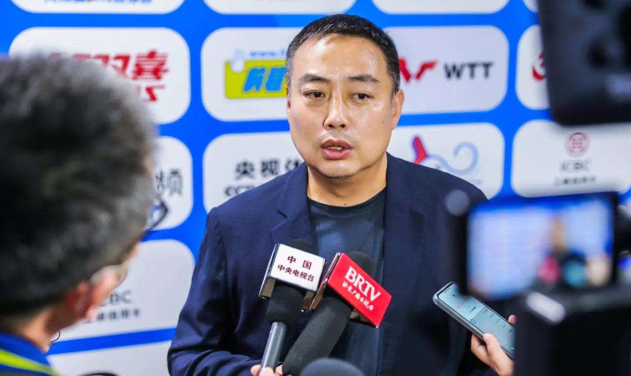 刘国梁|体育真的无国界吗？国乒刘国梁做禁赛决定欲哭无泪，遭球迷质疑！