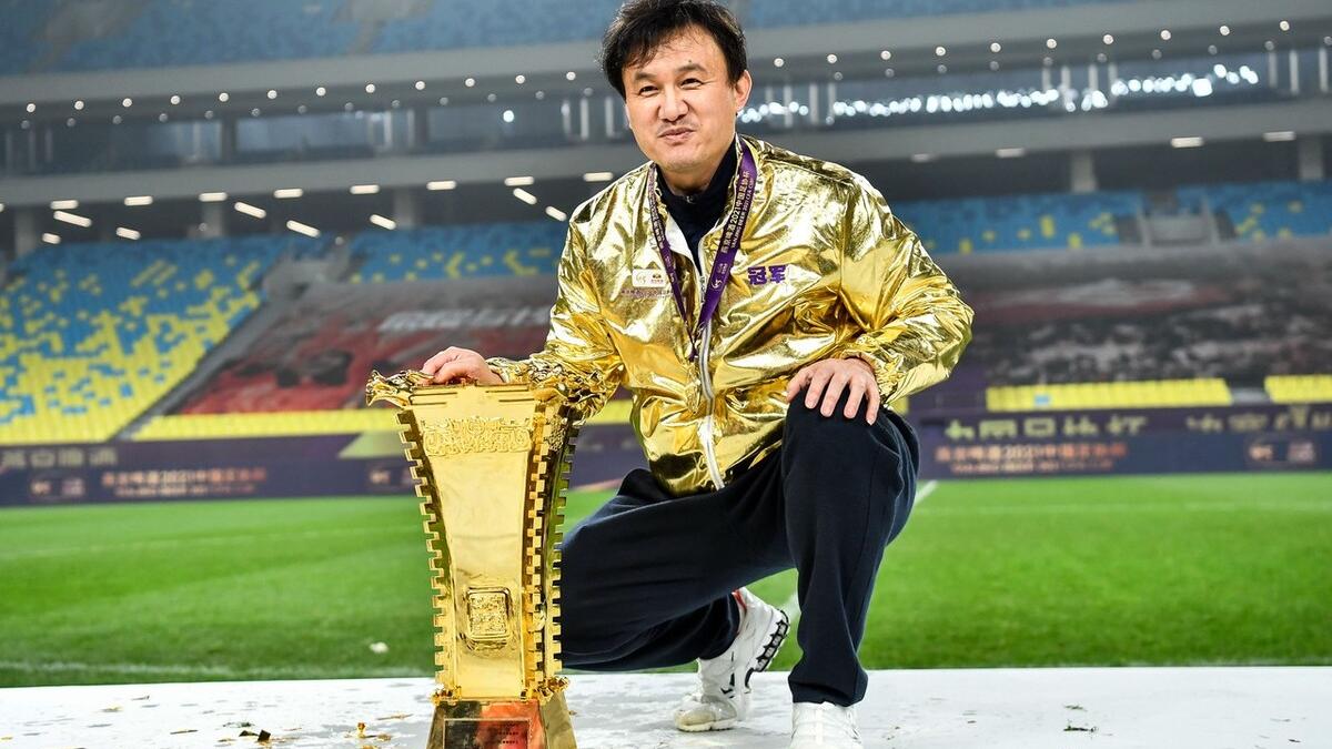 李霄鹏|国足换帅，山东泰山队主教练郝伟是代替李霄鹏出任国足主帅的最佳选择！