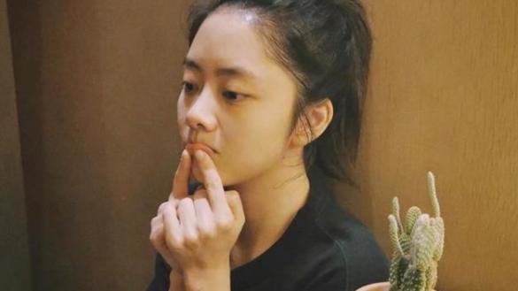 谭松韵|谭松韵的新作已经开拍，原著作品非常有名，也许会成为作品的编剧