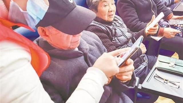 艾媒咨询|为长辈挑选手机最应该注意哪些？想不被父母“嫌弃”的有必要看看