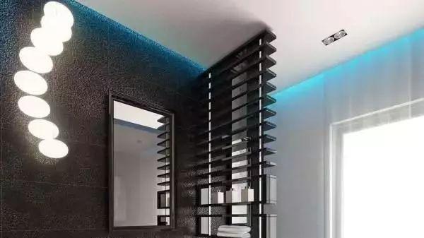 卫生间里可以做个半墙隔断，做隔断才更显宽敞