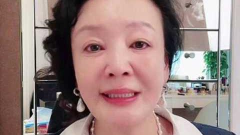 张兰|张兰直播间吃八爪鱼，咬两口又吐出，道出原因后令人心疼