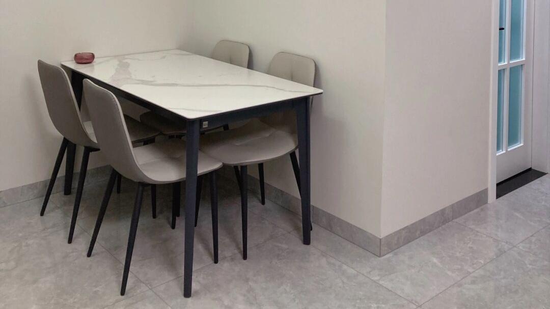 看了她家新房，不做吊顶，电视墙不做一点造型，真的太舒适啦！