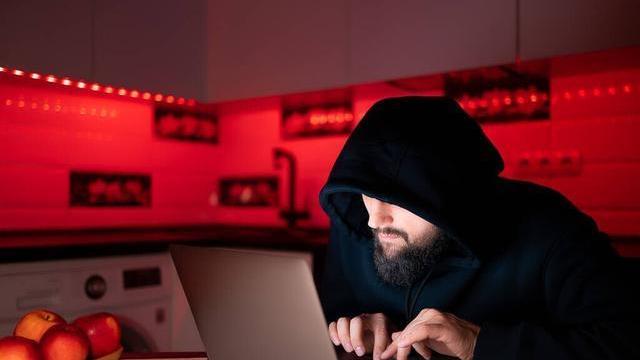 黑客|世界上最顶级黑客，能入侵一台没有联网的电脑吗？