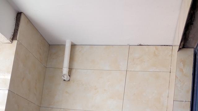 还好听师傅的建议，把没有封阳台的墙砖贴上，不然有得后悔！