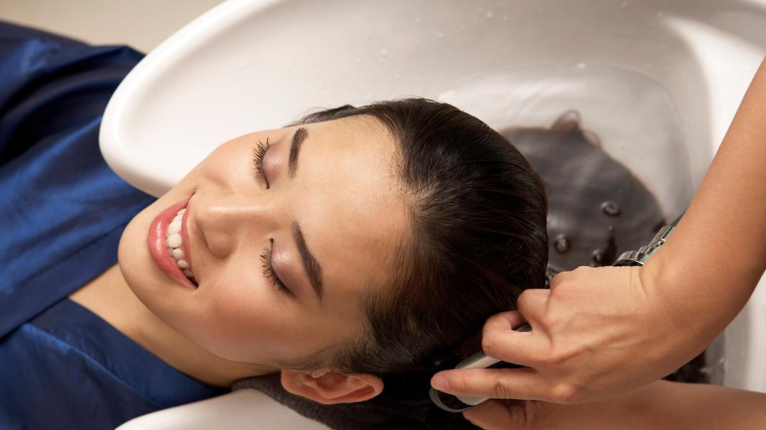 碱性食物|白发显老？如何避免白发出现？学会3招即可让你更加年轻