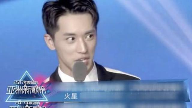 许魏洲|许魏洲婚后定居北京，老婆身份曝光是高中学姐，彭昱畅将担任伴郎