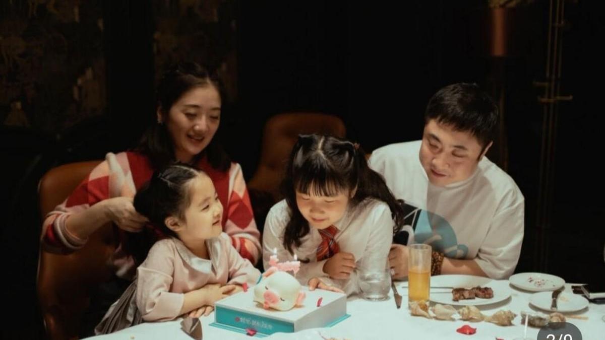 乔杉|乔杉为娃庆生，老婆自曝5天5夜生下大女儿，父女三人共用一张脸