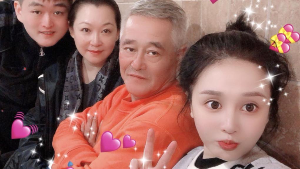 赵本山|赵一涵曝光恋情，赵本山十分嫌弃，在直播间说“女婿”坏话，还把女儿气哭了