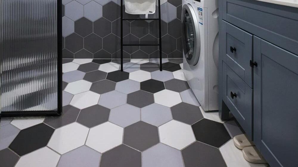 卫生间顶面用铝扣板好，还是石膏板好？看看你家适合哪种