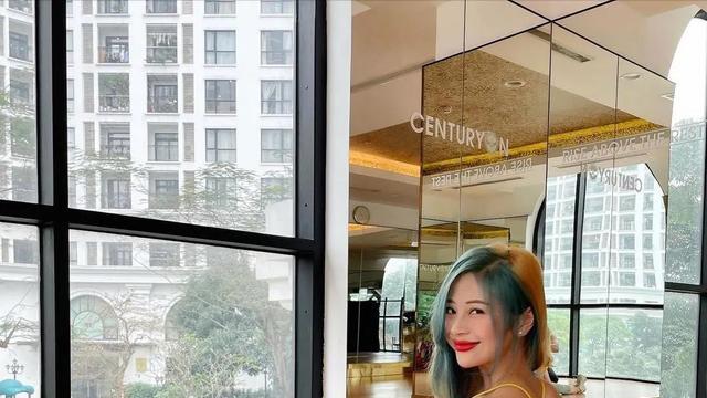 |女版“李小龙”走红，练出“完美身材”，网友：看到她，我怕了