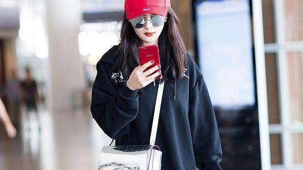 杨幂|85花都爱玩“下半身失踪”，杨幂赵丽颖好惊艳，全都是因为美腿？