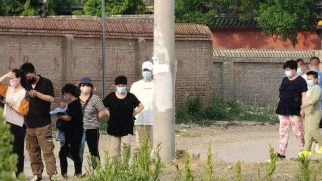 张云雷|郭德纲一家携张云雷现身，一同排队做检测，小儿子发福过度被热议