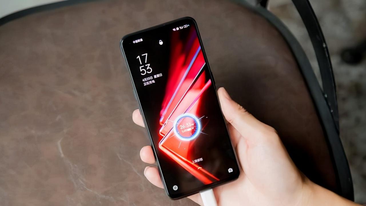 iPhone4s|国产首款200W快充手机曝光，4000毫安电池8分钟充满！