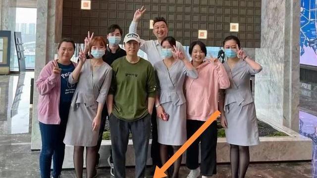 赵丽颖|甄子丹广州购买千万豪宅，穿拖鞋合影气场不输，和汪诗诗手牵手