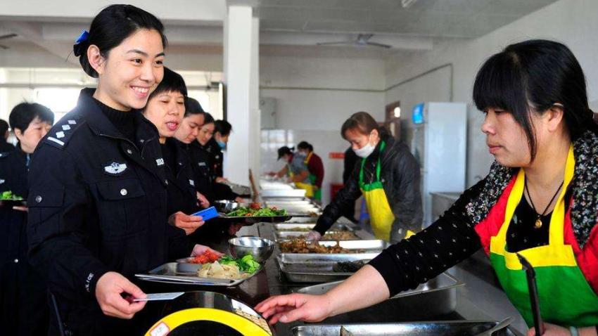 招聘|相比其他公务员一岗难求，狱警却在不断扩招，大专生更容易上岸